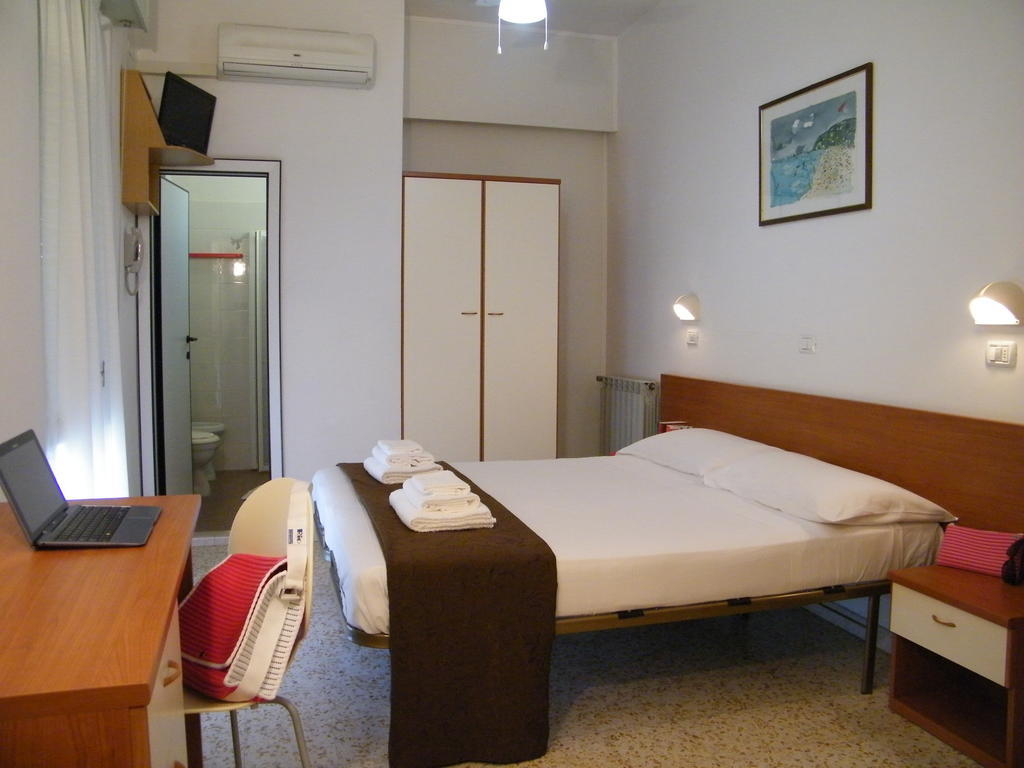 Hotel Nuovo Fiore Каттолика Номер фото
