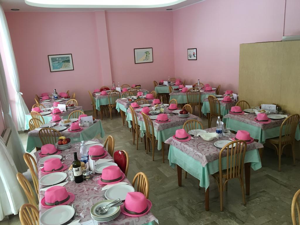 Hotel Nuovo Fiore Каттолика Экстерьер фото