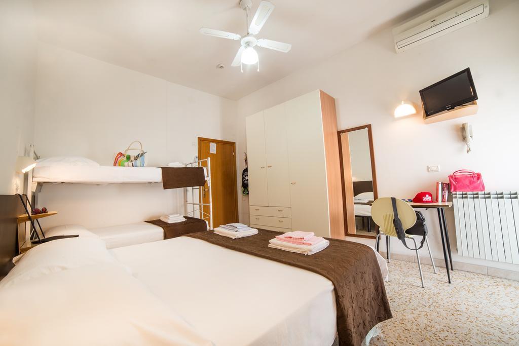 Hotel Nuovo Fiore Каттолика Номер фото