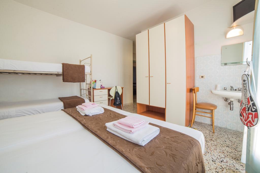 Hotel Nuovo Fiore Каттолика Номер фото